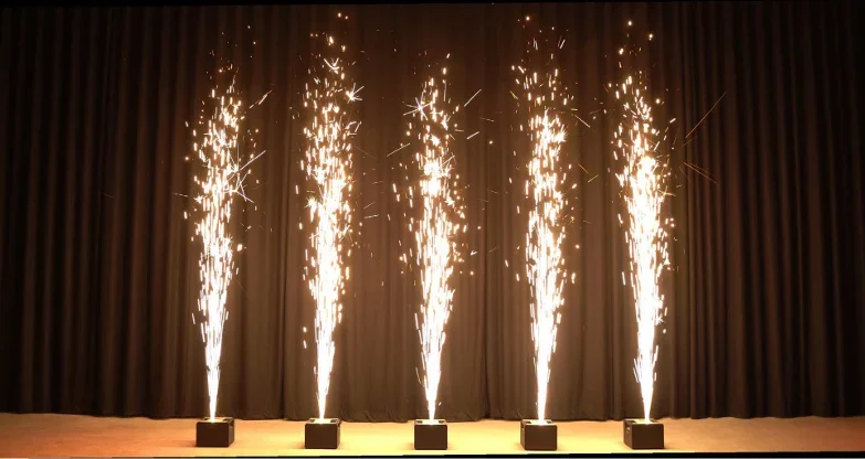 Sparkulars met goudkleurige vonkenfonteinen als extra feestverlichting.